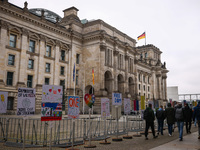 Artworks lined up in a four-kilometre-long open-air installation a day ahead of the 35th anniversary of the fall of the Berlin Wall. Berlin,...