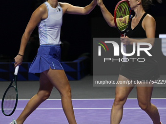 RIYADH, SAUDI ARABIA - NOVEMBER 08: Gabriela Dabrowski (R) of Canada and Erin Routliffe (L) of New Zealand during their semi-final match aga...