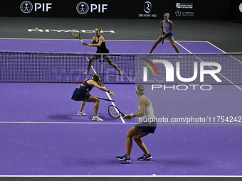 RIYADH, SAUDI ARABIA - NOVEMBER 08: Nicole Melichar-Martinez of USA and Ellen Perez of Australia during their semi-final match against Gabri...