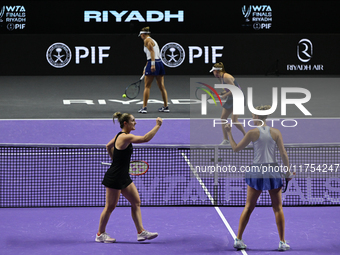 RIYADH, SAUDI ARABIA - NOVEMBER 08: Nicole Melichar-Martinez of USA and Ellen Perez of Australia during their semi-final match against Gabri...