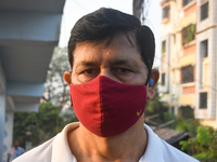 A person wears a protective mask while running on the street on an air-polluted morning in Kolkata, India, on November 8, 2024. (