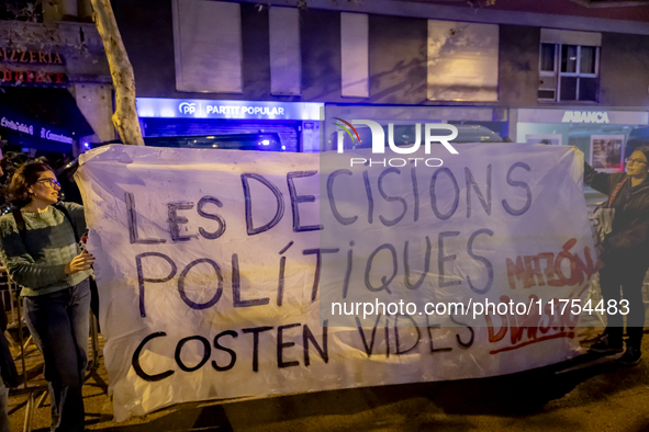 Catalan left-wing and independentist groups demonstrate in front of the headquarters of the Popular Party, led by the regional government of...