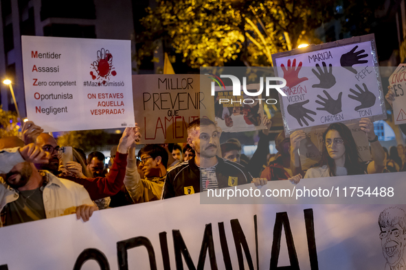 Catalan left-wing and independentist groups demonstrate in front of the headquarters of the Popular Party, led by the regional government of...