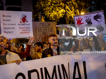 Catalan left-wing and independentist groups demonstrate in front of the headquarters of the Popular Party, led by the regional government of...