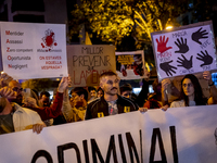 Catalan left-wing and independentist groups demonstrate in front of the headquarters of the Popular Party, led by the regional government of...