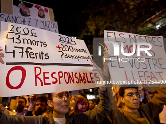 Catalan left-wing and independentist groups demonstrate in front of the headquarters of the Popular Party, led by the regional government of...