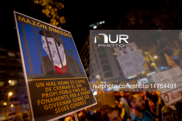 Catalan left-wing and independentist groups demonstrate in front of the headquarters of the Popular Party, led by the regional government of...