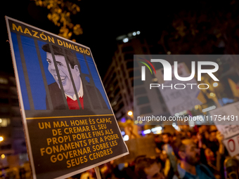 Catalan left-wing and independentist groups demonstrate in front of the headquarters of the Popular Party, led by the regional government of...