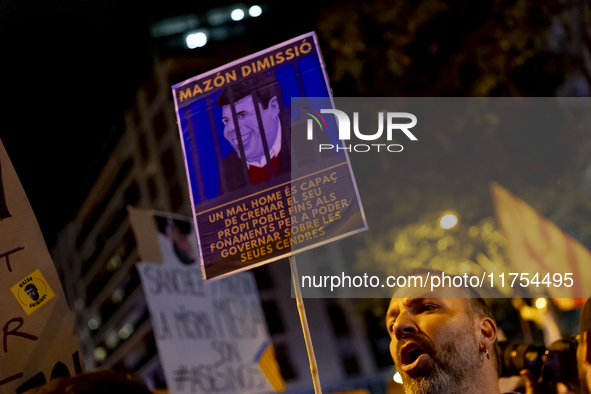 Catalan left-wing and independentist groups demonstrate in front of the headquarters of the Popular Party, led by the regional government of...