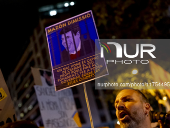 Catalan left-wing and independentist groups demonstrate in front of the headquarters of the Popular Party, led by the regional government of...