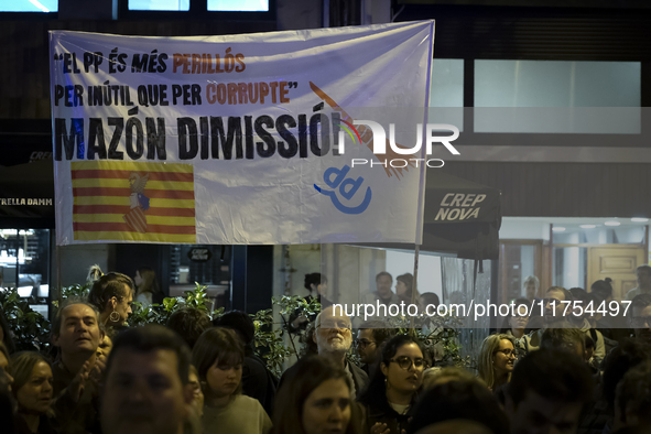 Catalan left-wing and independentist groups demonstrate in front of the headquarters of the Popular Party, led by the regional government of...