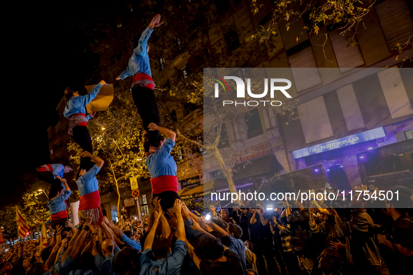 Catalan left-wing and independentist groups demonstrate in front of the headquarters of the Popular Party, led by the regional government of...