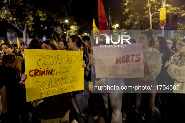 Catalan left-wing and independentist groups demonstrate in front of the headquarters of the Popular Party, led by the regional government of...