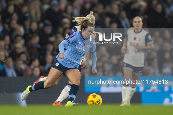 Lauren Hemp #11 of Manchester City W.F.C. is in action during the Barclays FA Women's Super League match between Manchester City and Tottenh...