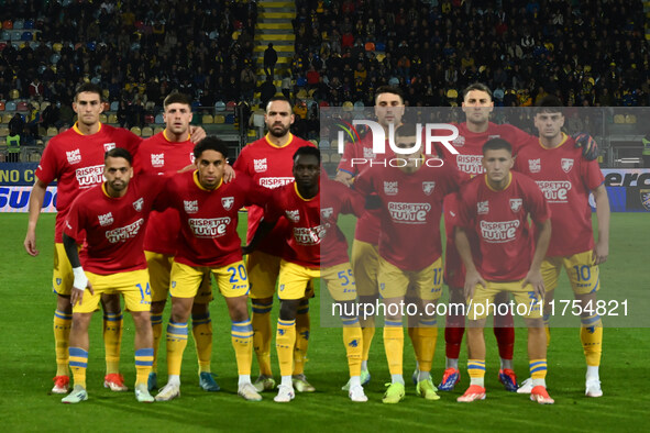 Frosinone Calcio players pose for a team photo with the shirt ''Rispetto per tutte'' during the 13th day of the Serie BKT Championship betwe...