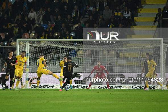 Roberto Insigne of Palermo F.C. scores the goal for 0-1 during the 13th day of the Serie BKT Championship between Frosinone Calcio and Paler...