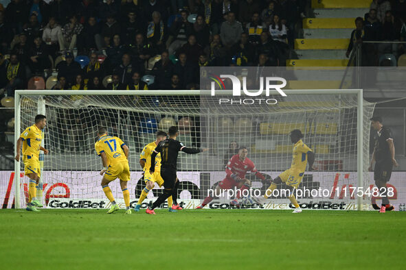 Roberto Insigne of Palermo F.C. scores the goal for 0-1 during the 13th day of the Serie BKT Championship between Frosinone Calcio and Paler...