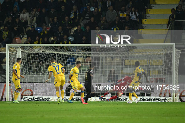 Roberto Insigne of Palermo F.C. scores the goal for 0-1 during the 13th day of the Serie BKT Championship between Frosinone Calcio and Paler...