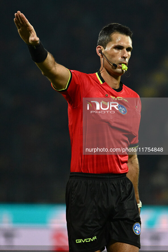 Referee Matteo Marchetti officiates during the 13th day of the Serie BKT Championship between Frosinone Calcio and Palermo F.C. at the Benit...