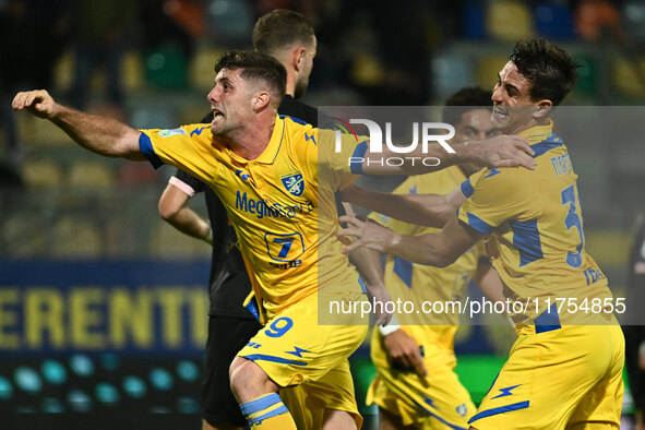 Gabriele Bracaglia of Frosinone Calcio celebrates after scoring the goal to make it 1-1 during the 13th day of the Serie BKT Championship be...