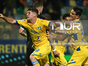 Gabriele Bracaglia of Frosinone Calcio celebrates after scoring the goal to make it 1-1 during the 13th day of the Serie BKT Championship be...