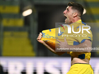 Gabriele Bracaglia of Frosinone Calcio celebrates after scoring the goal to make it 1-1 during the 13th day of the Serie BKT Championship be...