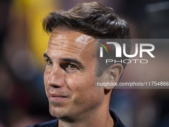 Inigo Perez, head coach of Rayo Vallecano, is seen during the La Liga EA Sports 2024/25 football match between Rayo Vallecano and UD Las Pal...