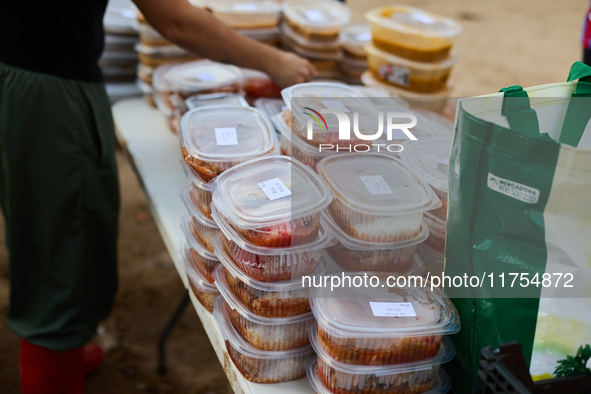 Volunteers deliver food in Benetusser, Spain, on november 08, 2024, due to the flood 