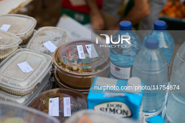 Volunteers deliver food in Benetusser, Spain, on november 08, 2024, due to the flood 