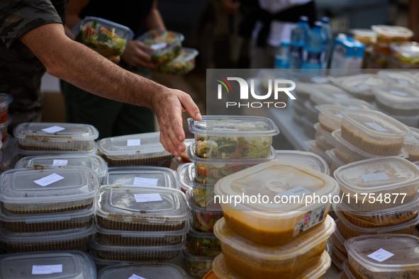 Volunteers deliver food in Benetusser, Spain, on november 08, 2024, due to the flood 