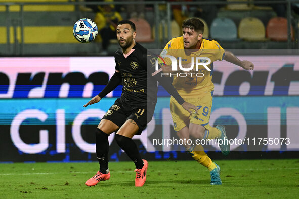 Roberto Insigne of Palermo F.C. and Gabriele Bracaglia of Frosinone Calcio are in action during the 13th day of the Serie BKT Championship b...