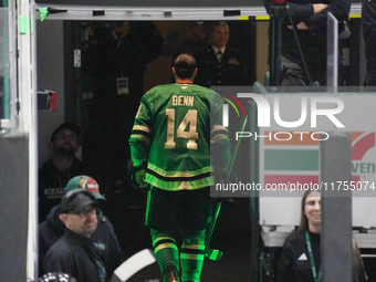 Jamie Benn #14 of the Dallas Stars walks into the tunnel after warming up before the NHL match against the Chicago Blackhawks at American Ai...