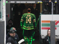 Jamie Benn #14 of the Dallas Stars walks into the tunnel after warming up before the NHL match against the Chicago Blackhawks at American Ai...