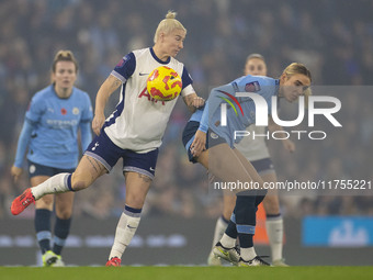 Jill Roord #10 of Manchester City W.F.C. challenges an opponent during the Barclays FA Women's Super League match between Manchester City an...