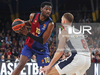 Chimezie Metu and Tadas Sedekerskis play during the match between FC Barcelona and Baskonia Vitoria-Gasteiz, corresponding to week 8 of the...