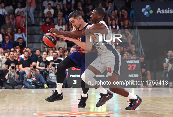 Tomas Satoransky and Kamar Baldwin play during the match between FC Barcelona and Baskonia Vitoria-Gasteiz, corresponding to week 8 of the T...