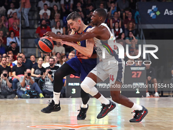 Tomas Satoransky and Kamar Baldwin play during the match between FC Barcelona and Baskonia Vitoria-Gasteiz, corresponding to week 8 of the T...