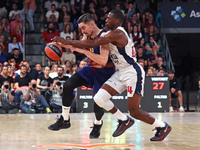 Tomas Satoransky and Kamar Baldwin play during the match between FC Barcelona and Baskonia Vitoria-Gasteiz, corresponding to week 8 of the T...