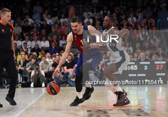 Tomas Satoransky and Kamar Baldwin play during the match between FC Barcelona and Baskonia Vitoria-Gasteiz, corresponding to week 8 of the T...