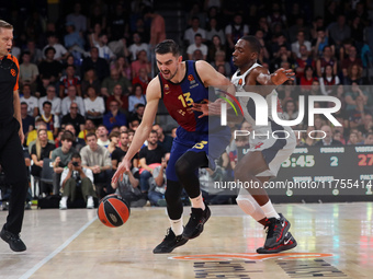 Tomas Satoransky and Kamar Baldwin play during the match between FC Barcelona and Baskonia Vitoria-Gasteiz, corresponding to week 8 of the T...