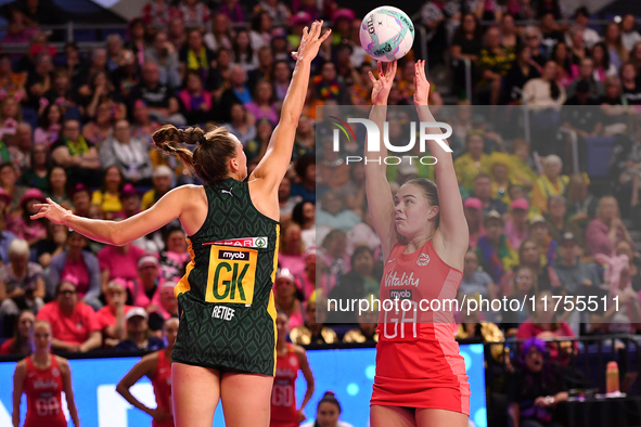 Ane Retief of South Africa competes for the ball as Harriet Jones of England shoots during the Fast5 Netball World Series match between Engl...