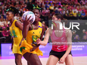 Kimone Shaw of Jamaica (center) and Georgie Edgecombe of New Zealand (right) compete in the Fast5 Netball World Series match between New Zea...