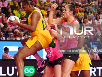 Amanda Pinkney of Jamaica (L) and Kate Burley of New Zealand (R) compete for the ball during the Fast5 Netball World Series match between Ne...