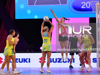 Kate Burley of New Zealand tries to block Reilley Batcheldor of Australia during the Fast5 Netball World Series match between New Zealand an...