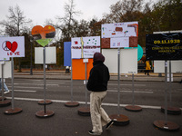 Artworks lined up in a four-kilometre-long open-air installation a day ahead of the 35th anniversary of the fall of the Berlin Wall. Berlin,...