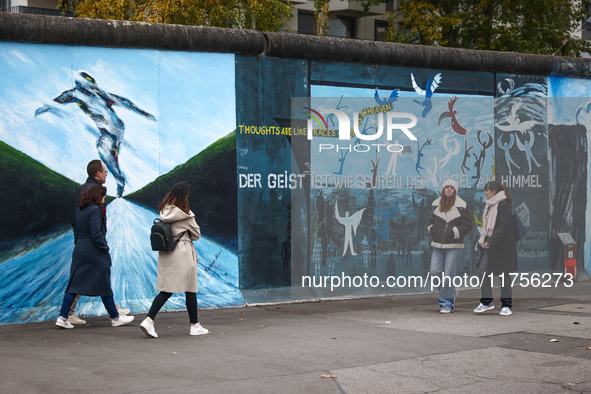  People visit East Side Gallery a day ahead of the 35th anniversary of the fall of the Berlin Wall. Berlin, Germany on 8 November, 2024. 