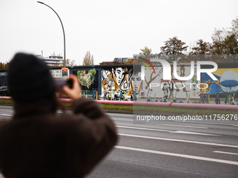  People visit East Side Gallery a day ahead of the 35th anniversary of the fall of the Berlin Wall. Berlin, Germany on 8 November, 2024. (