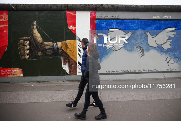  People visit East Side Gallery a day ahead of the 35th anniversary of the fall of the Berlin Wall. Berlin, Germany on 8 November, 2024. 