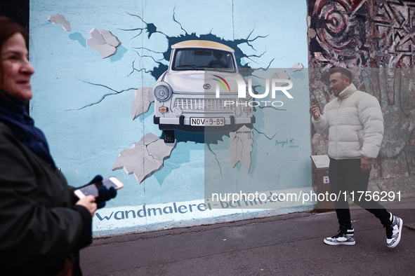  People visit East Side Gallery a day ahead of the 35th anniversary of the fall of the Berlin Wall. Berlin, Germany on 8 November, 2024. 