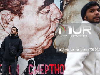  Iconic 'Kiss' mural East Side Gallery a day ahead of the 35th anniversary of the fall of the Berlin Wall. Berlin, Germany on 8 November, 20...